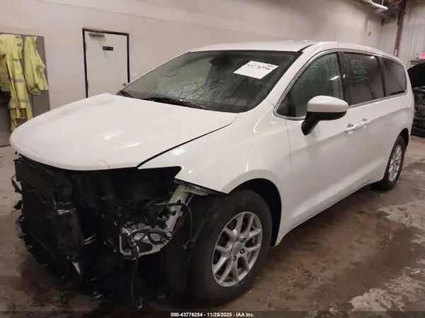 2C4RC1DG8HR720370 2017 CHRYSLER PACIFICA - Image 2