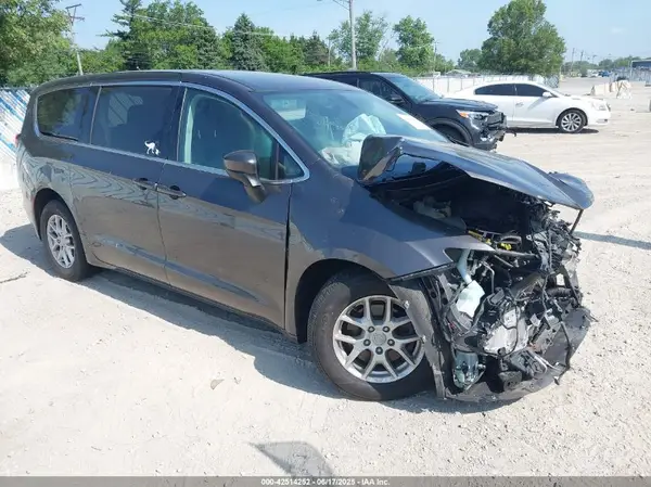 2C4RC1DG8HR796784 2017 CHRYSLER PACIFICA - Image 1