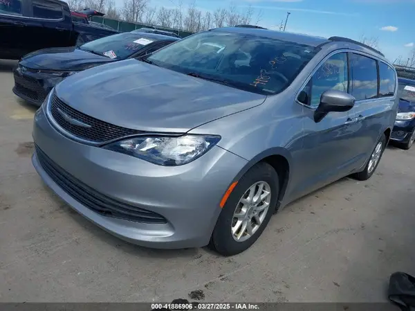 2C4RC1DG8HR835664 2017 CHRYSLER PACIFICA - Image 2