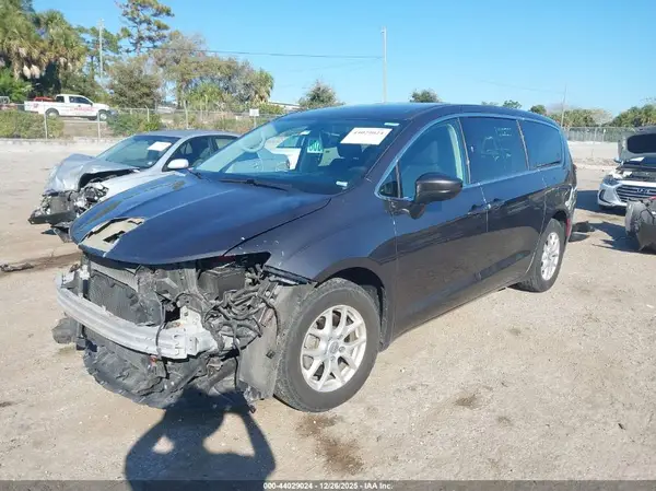 2C4RC1DG8HR837186 2017 CHRYSLER PACIFICA - Image 2