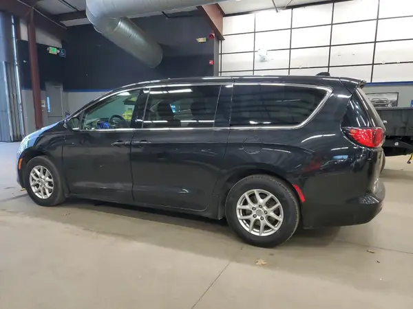 2C4RC1DG8JR253795 2018 CHRYSLER PACIFICA - Image 2