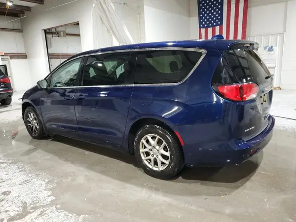 2C4RC1DG9HR520615 2017 CHRYSLER PACIFICA - Image 2