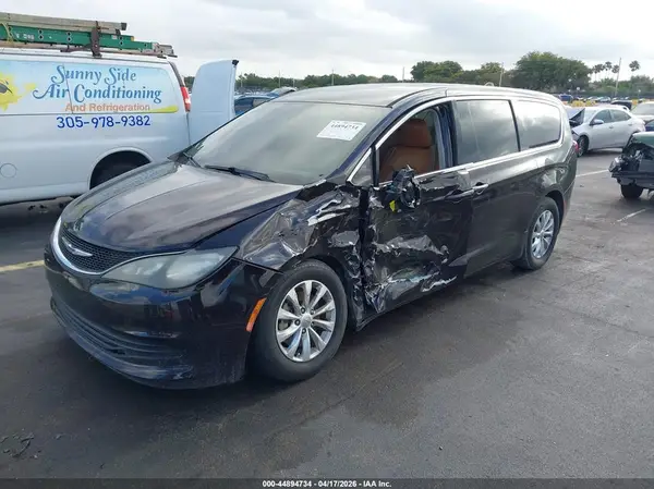 2C4RC1DG9HR577462 2017 CHRYSLER PACIFICA - Image 2
