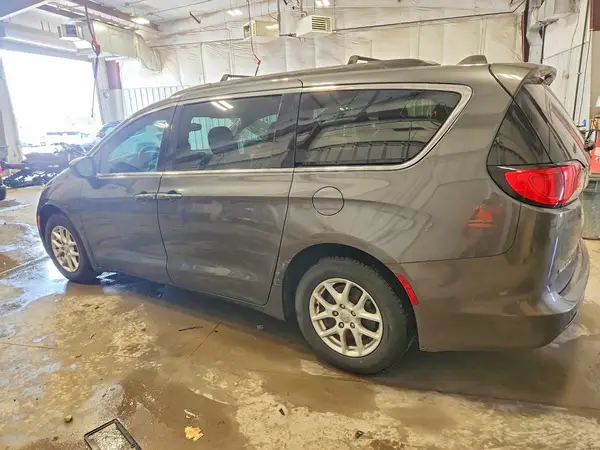 2C4RC1DG9HR577865 2017 CHRYSLER PACIFICA - Image 2