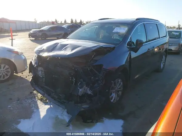 2C4RC1DG9HR578644 2017 CHRYSLER PACIFICA - Image 2