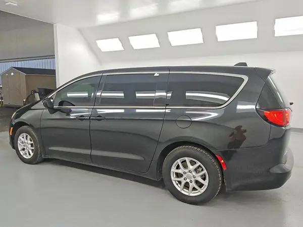 2C4RC1DG9HR642875 2017 CHRYSLER PACIFICA - Image 2