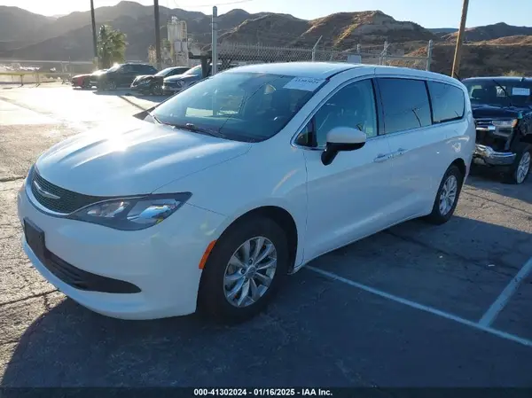 2C4RC1DG9HR771019 2017 CHRYSLER PACIFICA - Image 2