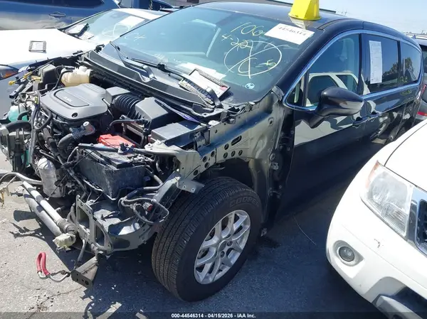 2C4RC1DG9HR840498 2017 CHRYSLER PACIFICA - Image 2