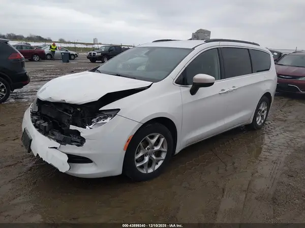 2C4RC1DG9JR305578 2018 CHRYSLER PACIFICA - Image 2