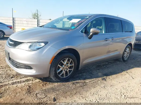2C4RC1DGXHR502494 2017 CHRYSLER PACIFICA - Image 2