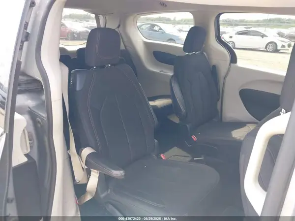 2C4RC1DGXHR511132 2017 CHRYSLER PACIFICA - Image 8