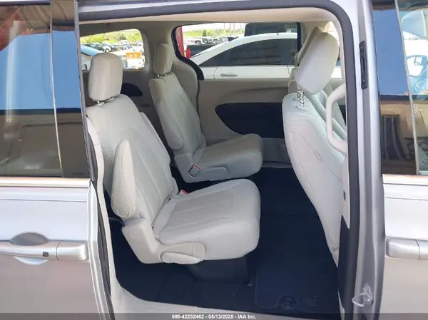 2C4RC1DGXHR516329 2017 CHRYSLER PACIFICA - Image 8