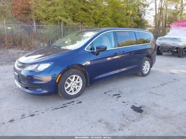 2C4RC1DGXHR579012 2017 CHRYSLER PACIFICA - Image 2