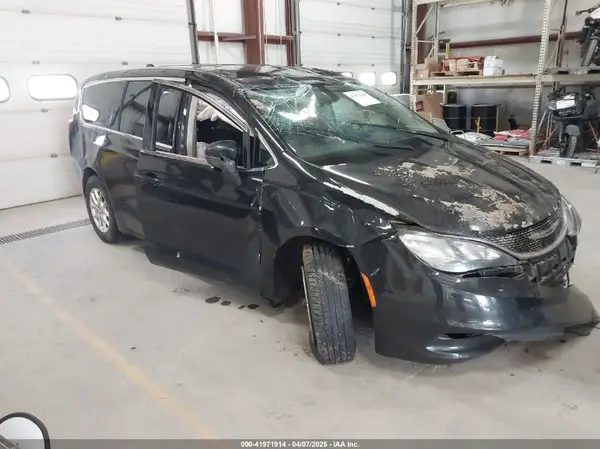2C4RC1DGXHR585294 2017 CHRYSLER PACIFICA - Image 1