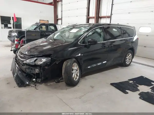 2C4RC1DGXHR585294 2017 CHRYSLER PACIFICA - Image 2