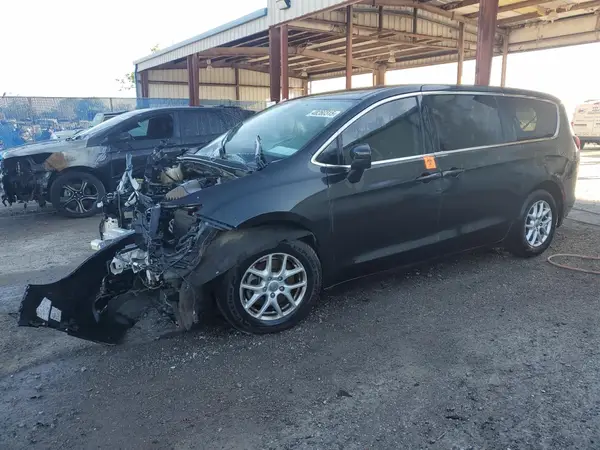 2C4RC1DGXHR642819 2017 CHRYSLER PACIFICA - Image 1