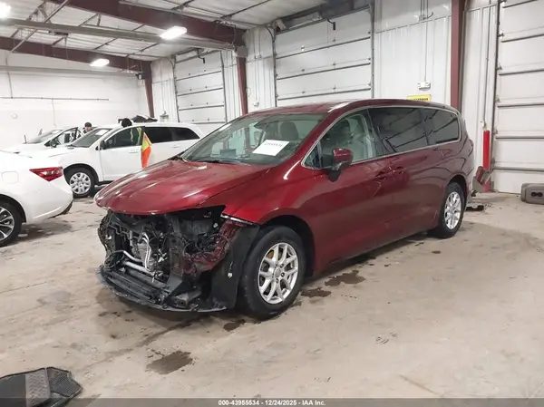 2C4RC1DGXHR689090 2017 CHRYSLER PACIFICA - Image 2