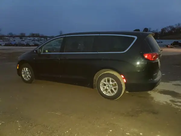 2C4RC1DGXJR129981 2018 CHRYSLER PACIFICA - Image 2