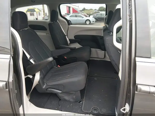 2C4RC1DGXJR253748 2018 CHRYSLER PACIFICA - Image 8
