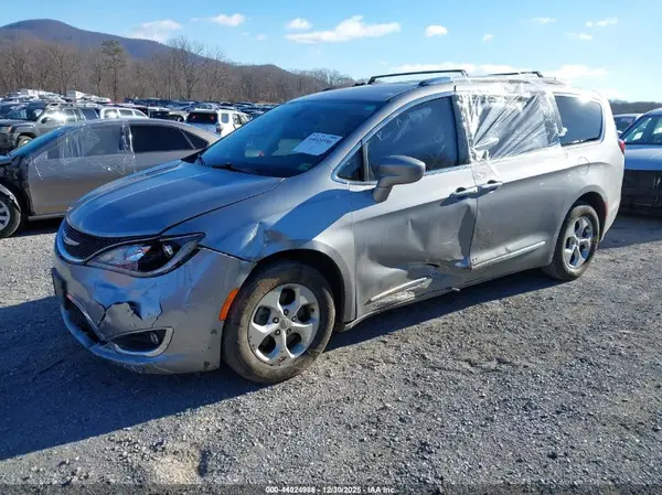2C4RC1EG0HR514488 2017 CHRYSLER PACIFICA - Image 2