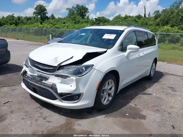 2C4RC1EG0HR518539 2017 CHRYSLER PACIFICA - Image 2