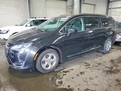 2C4RC1EG0HR532957 2017 CHRYSLER PACIFICA