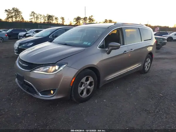 2C4RC1EG0HR537088 2017 CHRYSLER PACIFICA - Image 2