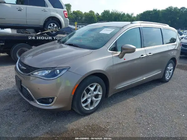 2C4RC1EG0HR537530 2017 CHRYSLER PACIFICA - Image 2