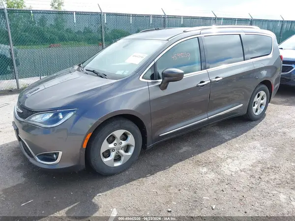 2C4RC1EG0HR555977 2017 CHRYSLER PACIFICA - Image 2