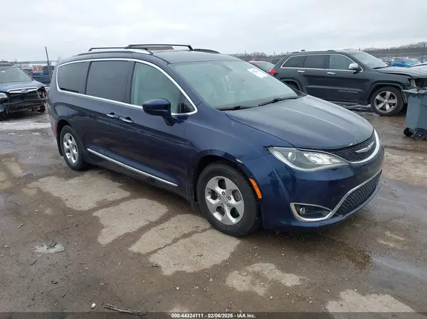 2C4RC1EG0HR570608 2017 CHRYSLER PACIFICA - Image 1