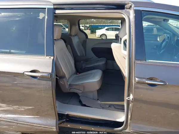 2C4RC1EG0HR577574 2017 CHRYSLER PACIFICA - Image 8