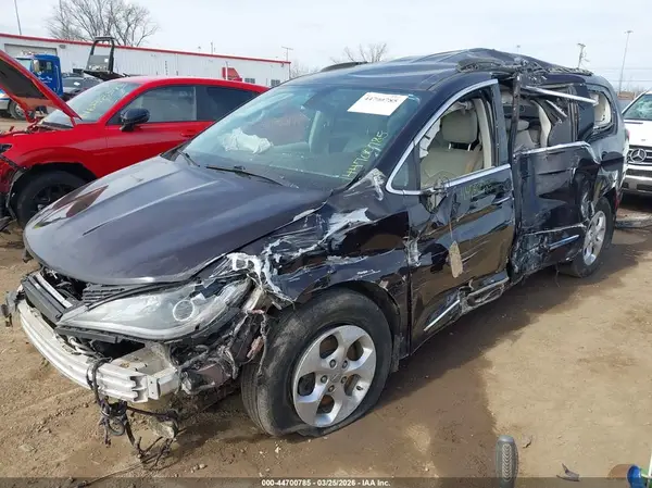 2C4RC1EG0HR578885 2017 CHRYSLER PACIFICA - Image 2
