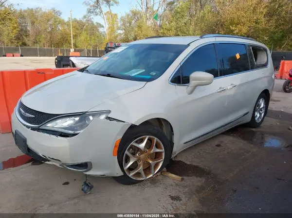 2C4RC1EG0HR594357 2017 CHRYSLER PACIFICA - Image 2