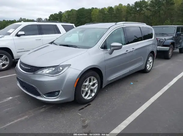 2C4RC1EG0HR622674 2017 CHRYSLER PACIFICA - Image 2