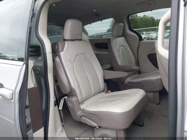 2C4RC1EG0HR622674 2017 CHRYSLER PACIFICA - Image 8