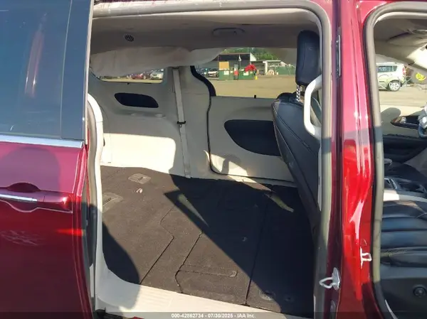 2C4RC1EG0HR627809 2017 CHRYSLER PACIFICA - Image 8