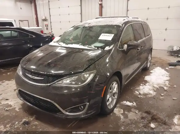 2C4RC1EG0HR634114 2017 CHRYSLER PACIFICA - Image 2