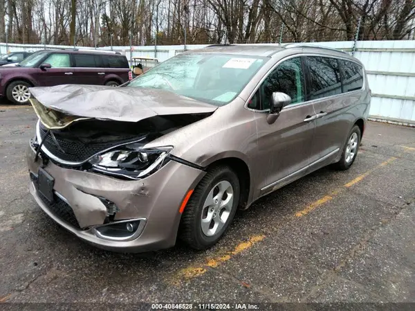 2C4RC1EG0HR643587 2017 CHRYSLER PACIFICA - Image 2