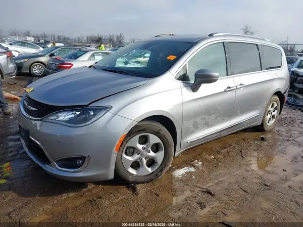 2C4RC1EG0HR659790 2017 CHRYSLER PACIFICA - Image 2