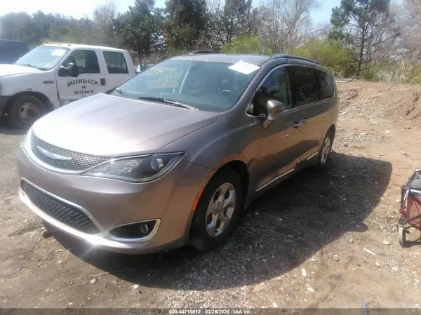 2C4RC1EG0HR660194 2017 CHRYSLER PACIFICA - Image 2