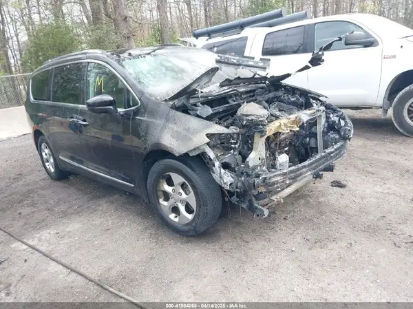 2C4RC1EG0HR688836 2017 CHRYSLER PACIFICA - Image 1