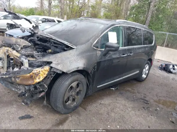 2C4RC1EG0HR688836 2017 CHRYSLER PACIFICA - Image 2