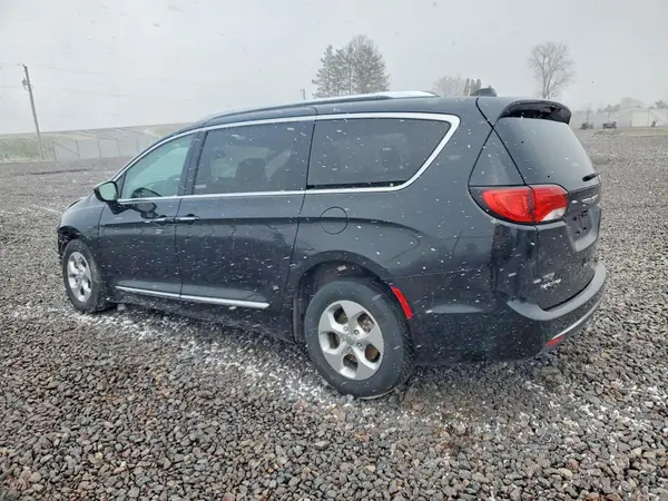 2C4RC1EG0HR735010 2017 CHRYSLER PACIFICA - Image 2
