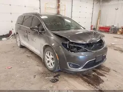 2C4RC1EG0HR738960 2017 CHRYSLER PACIFICA