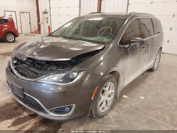 2C4RC1EG0HR738960 2017 CHRYSLER PACIFICA - Image 2