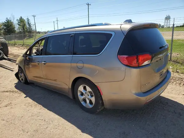 2C4RC1EG0HR743916 2017 CHRYSLER PACIFICA - Image 2