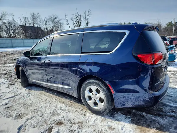 2C4RC1EG0HR778438 2017 CHRYSLER PACIFICA - Image 2