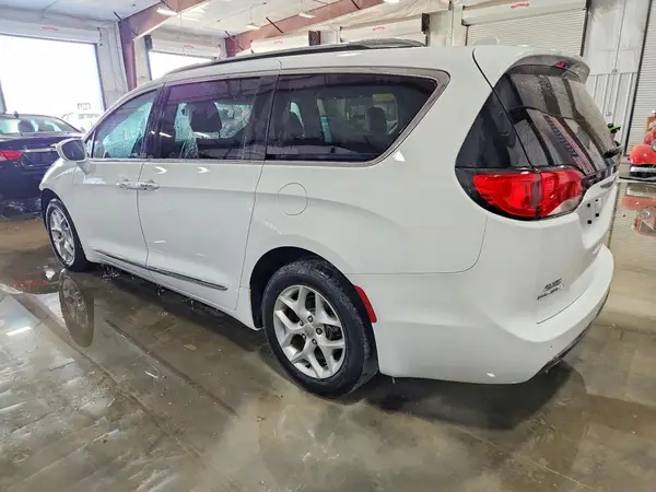 2C4RC1EG0HR788547 2017 CHRYSLER PACIFICA - Image 2