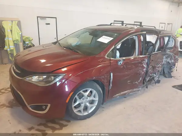 2C4RC1EG0HR810823 2017 CHRYSLER PACIFICA - Image 2