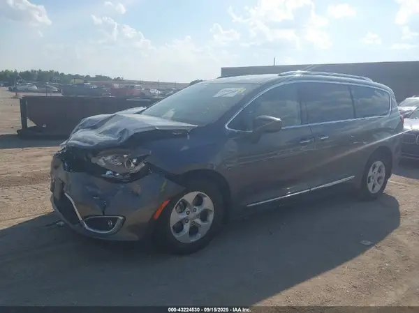 2C4RC1EG0HR812054 2017 CHRYSLER PACIFICA - Image 2